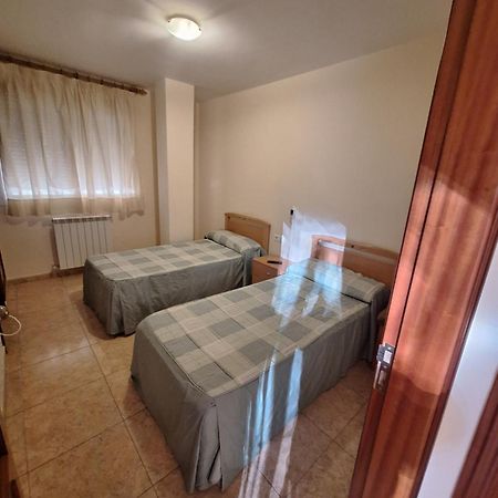 Hostal Pension - La Rotonda 호텔 Tardienta 외부 사진
