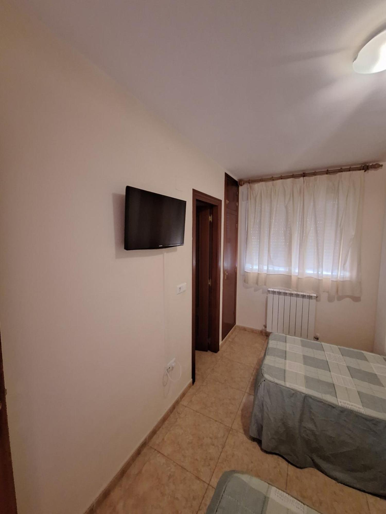 Hostal Pension - La Rotonda 호텔 Tardienta 외부 사진
