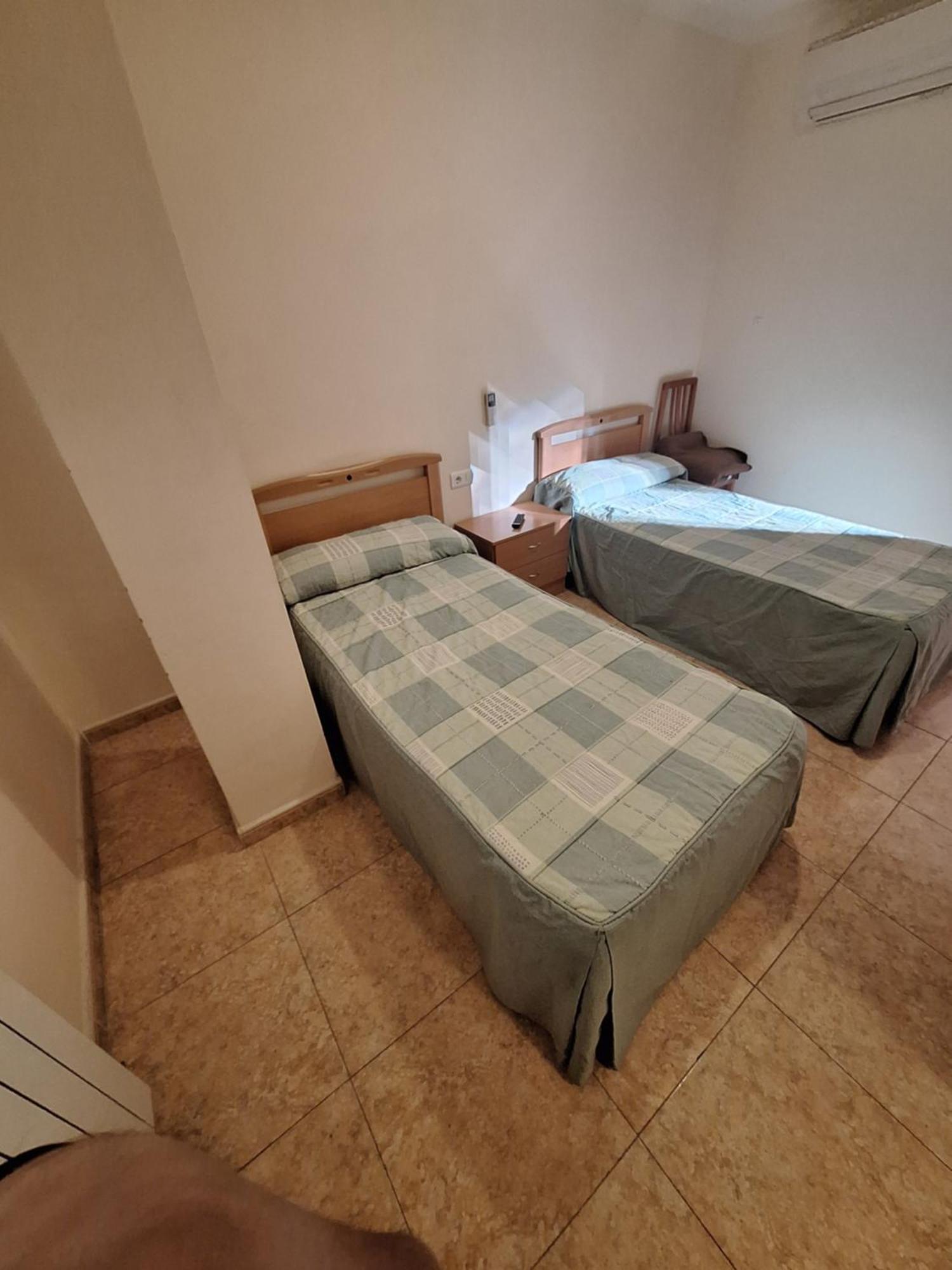 Hostal Pension - La Rotonda 호텔 Tardienta 외부 사진
